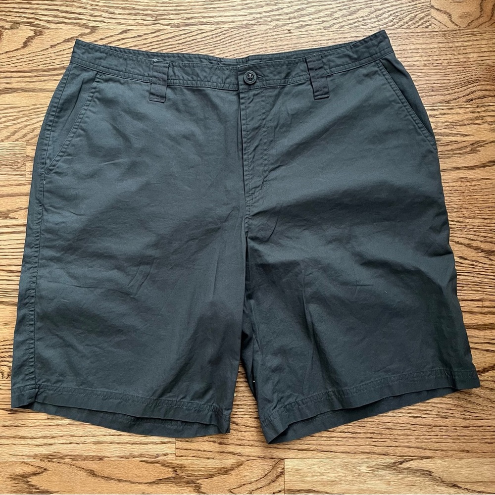 COLUMBIA Dark Gray Shorts Mens Size 38x10 100% cotton regular fit 10” length